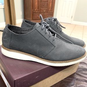 Mens Toms dress shoes, grey